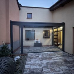 Altán se skrytým žlabem