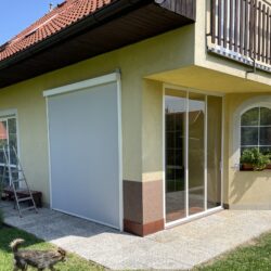 rámové zasklení s roletou