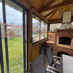 venkovní zasklená kuchyně