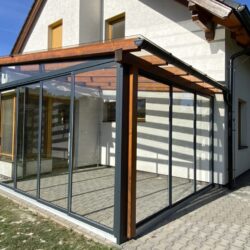 Rámový systém Combi – maximální odolnost proti větru a dešti i v nepříznivém počasí.