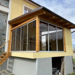 Zasklení dřevěné pergoly Elox, kouřové sklo