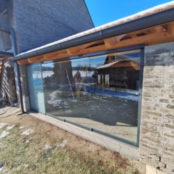 etail bezrámového zasklení Karásek Patio – ničím nerušený výhled do zahrady.