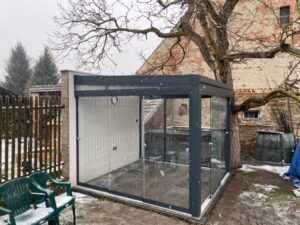 Moderní bezrámové zasklení a zimní zahrady cena za m² pro rok 2026