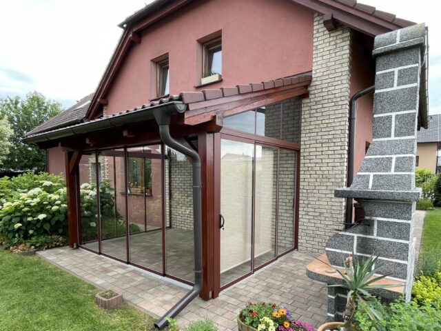 dřevěná pergola se zasklením