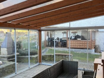 Rámové zasklení pergoly v eloxovaném hliníku