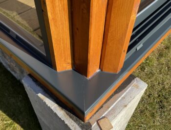 Hliníkový parapet k zasklení