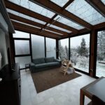 Celoroční zimní zahrada na terase interier v zimě