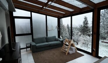 Celoroční zimní zahrada na terase interier v zimě