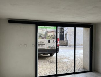 Rámové zasklení dvojsklo kouřové pohled zevnitř