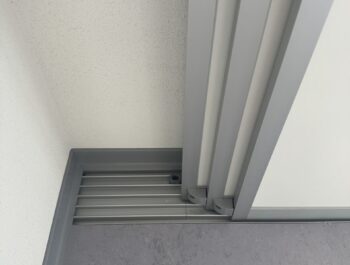 detail kolejnice příčky