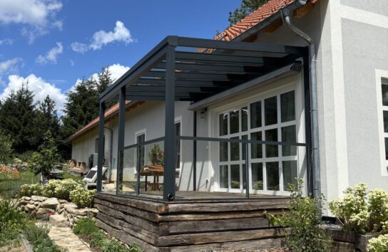 ALU pergola 5x3m se sklem