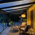 Designové večerní osvětlení zimní zahrady s teplým spektrem světla pro útulnou atmosféru